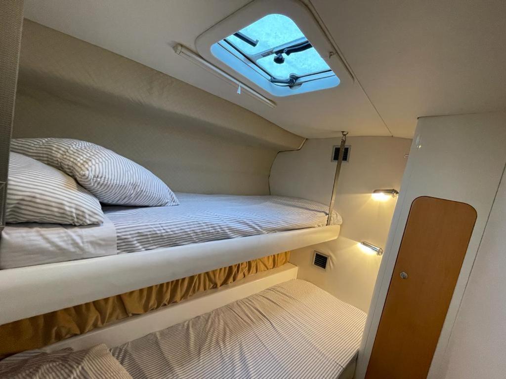 Cozy Yacht Lodge In Barcelona With Boat Tour Option Sant Adrià de Besòs Eksteriør billede