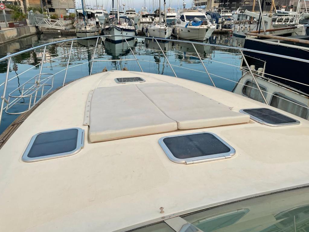 Cozy Yacht Lodge In Barcelona With Boat Tour Option Sant Adrià de Besòs Eksteriør billede
